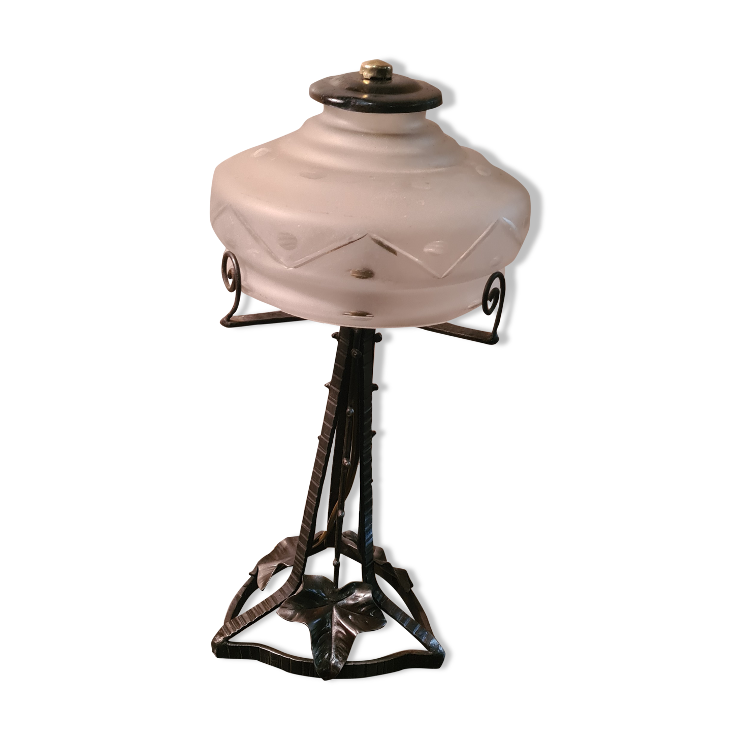 Lamp art deco and lampshade in opaque glass