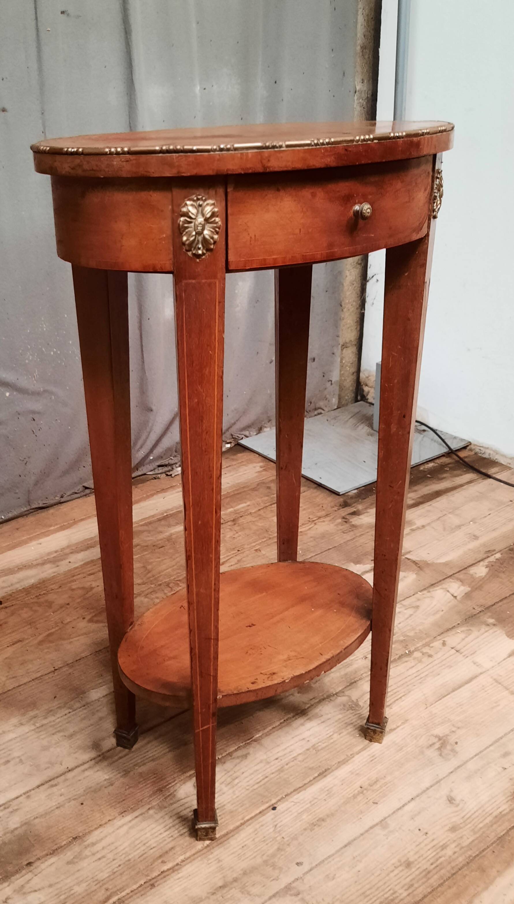 Oval marquette side table