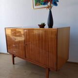 Buffet moderniste des années 1970