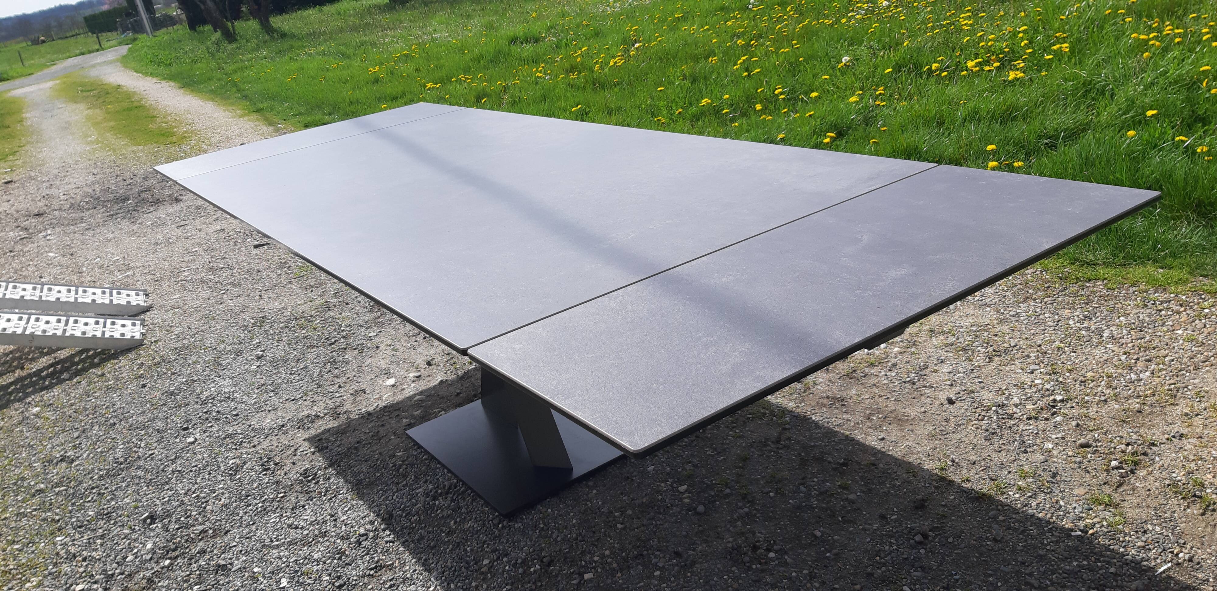 Table roche bobois axel model by Hatano Hyoshiaru