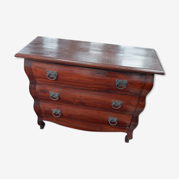 Walnut chest of drawers