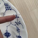 Assiette en porcelaine blanche motif bleu floral