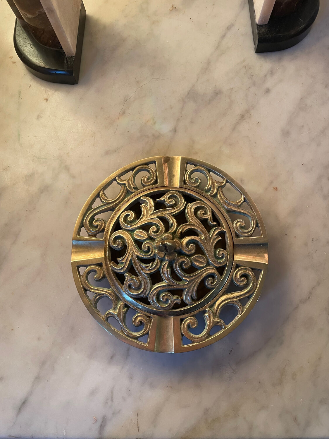 Cendrier couvert en bronze vintage