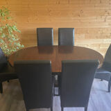 Extendable oval table Baumann, for up to 12 place settings.