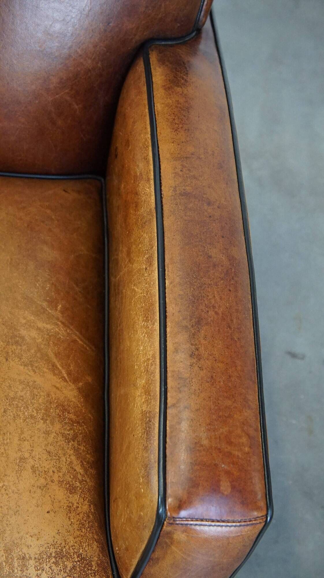 Set of 2 characterful, comfortable armchairs made of sheepskin leather with a sleek Art Deco design