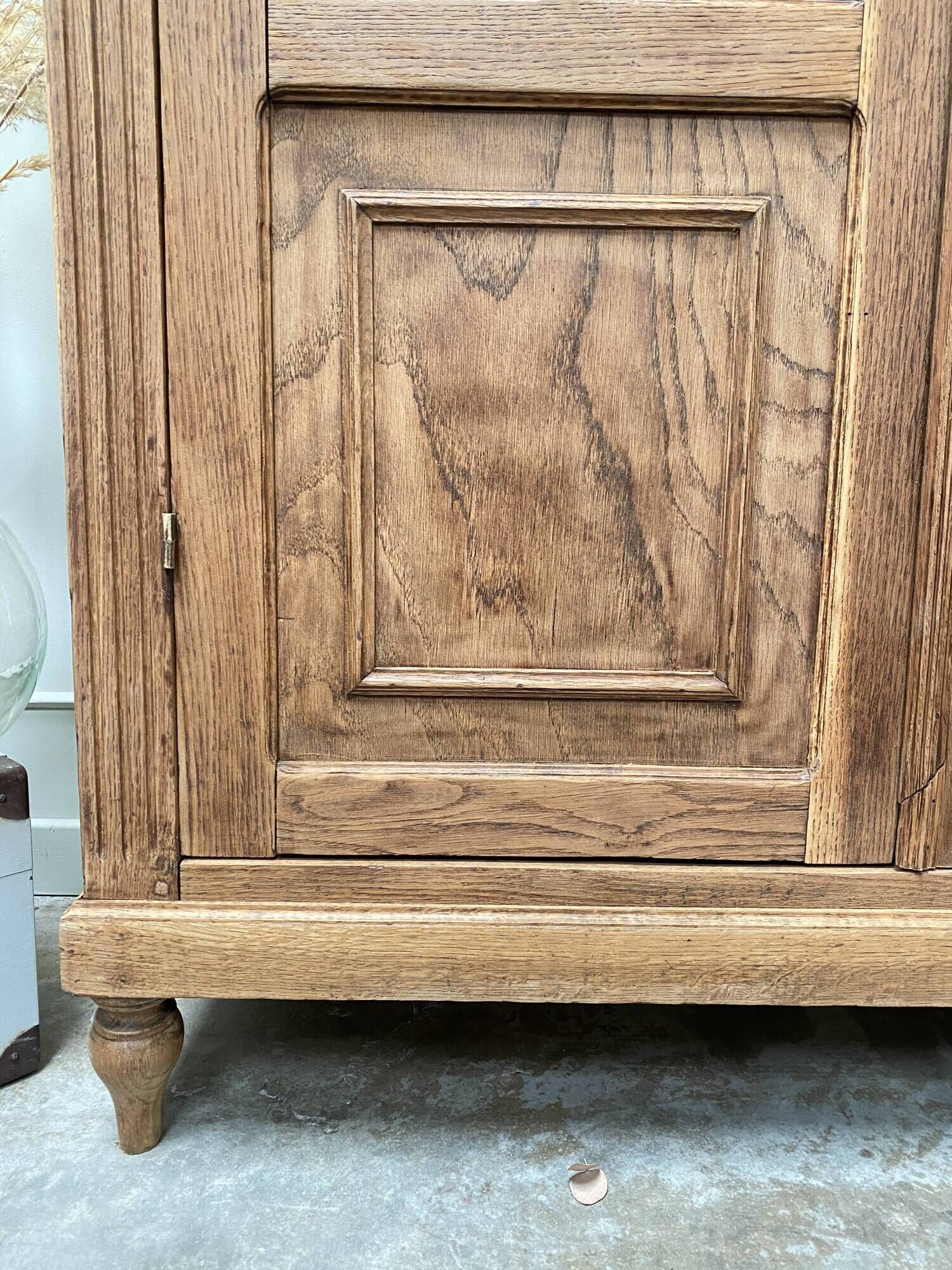 Antique display cabinet (renovated)