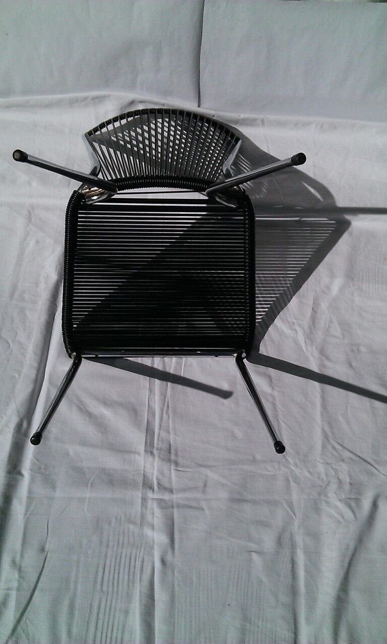Series 4 chairs black scoubidou