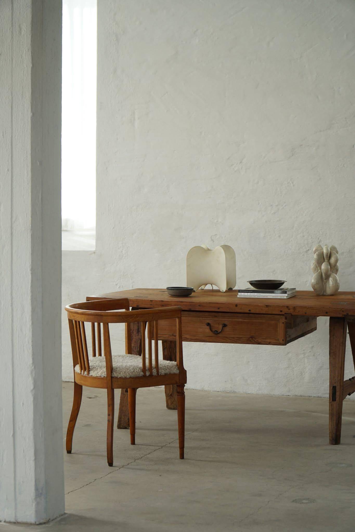 Dining table / desk in primitive French pine from the 18th century with a drawer.