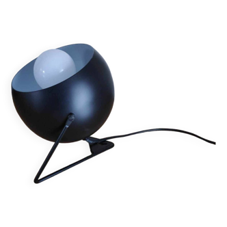 Eyeball table lamp