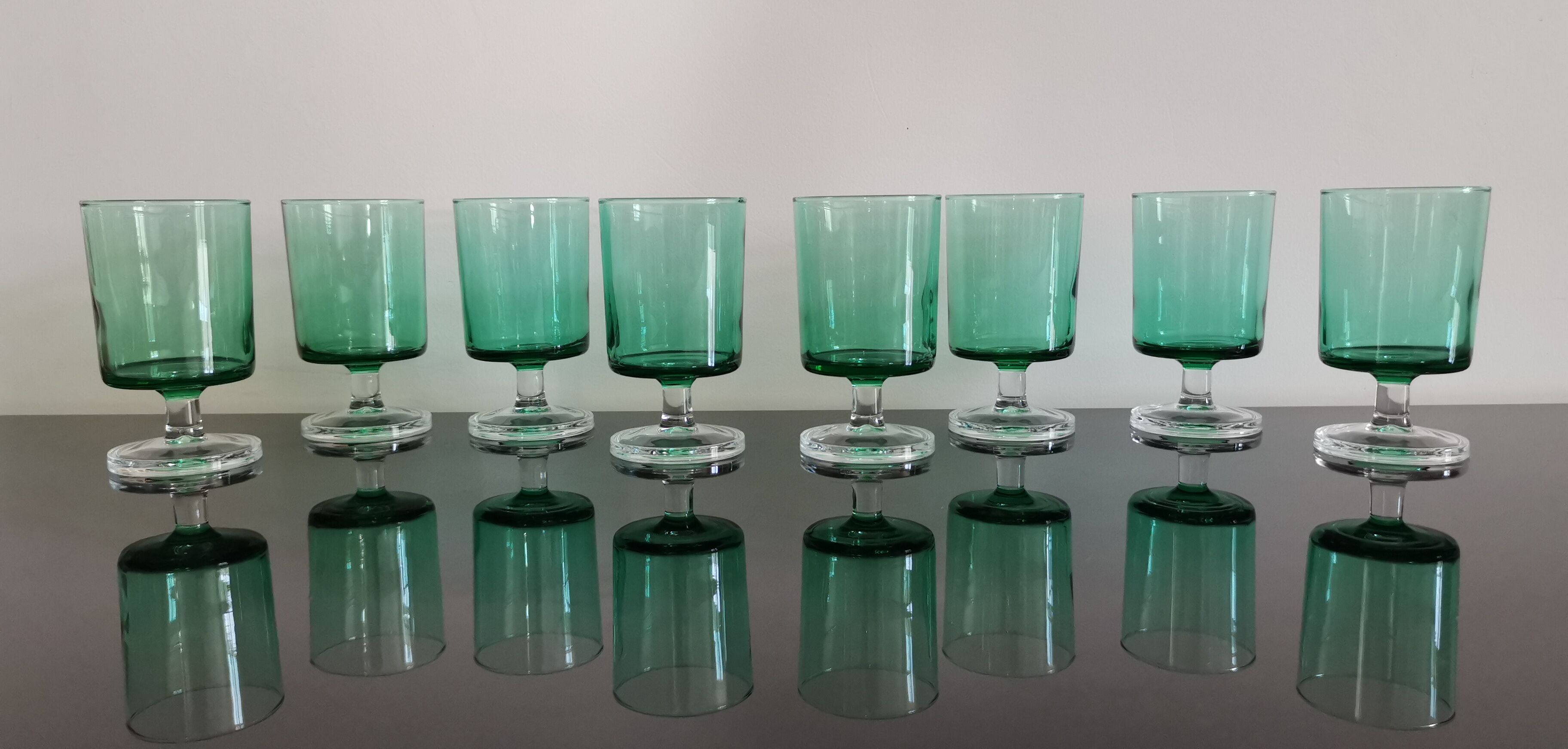 Set of 8 vintage emerald green cavalier luminarc wine glasses
