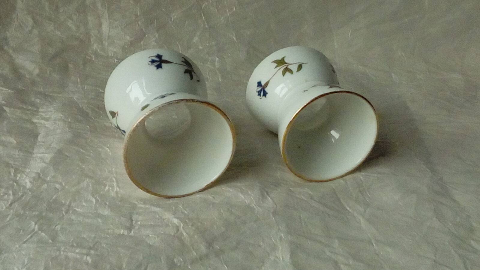Diabolo porcelain egg cup with barbell decoration