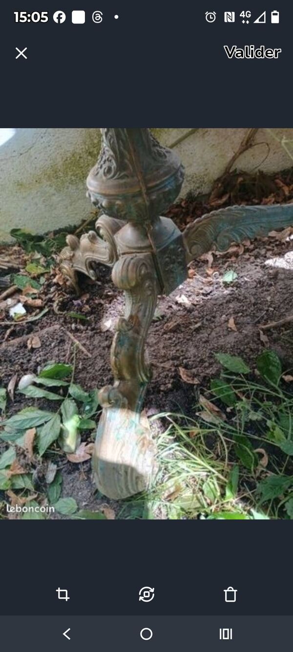 Table basse en marbre et laiton