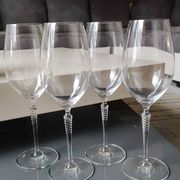 Set of 4 large red wine glasses. With a long twisted stem. Signed Schott Zwiesel. High 27 cm