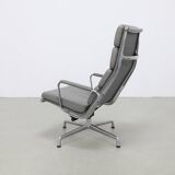 Soft Pad Chair EA 222 – Lounge by Charles and Ray Eames for Vitra