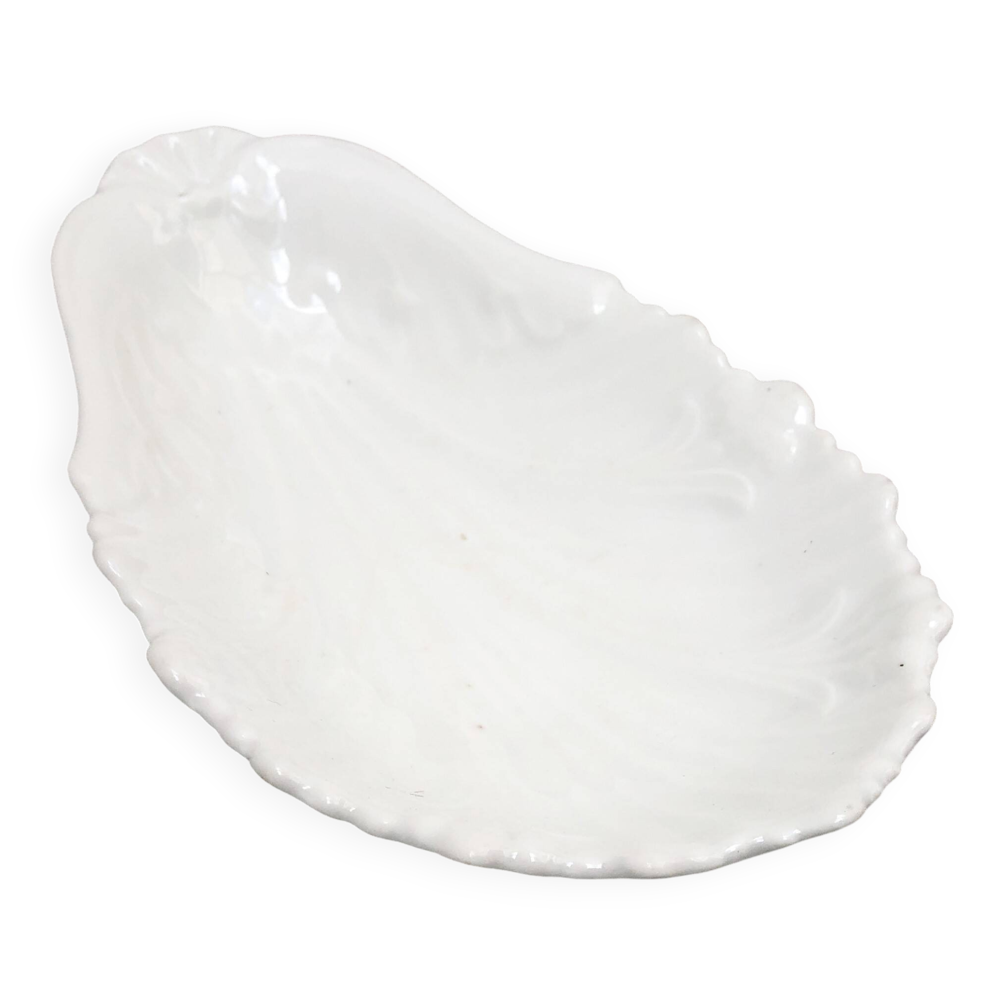 Scallop-shaped pocket emptier