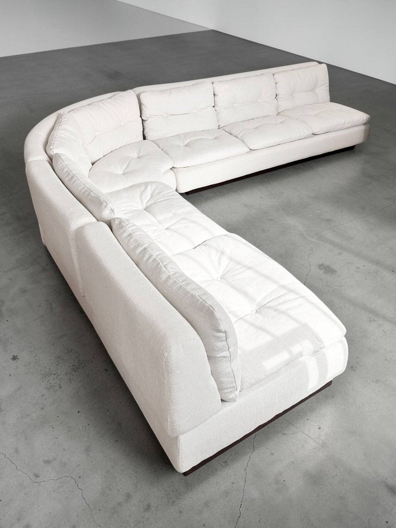 Fratelli Saporiti modular canapé in ecru boucle linen 1970