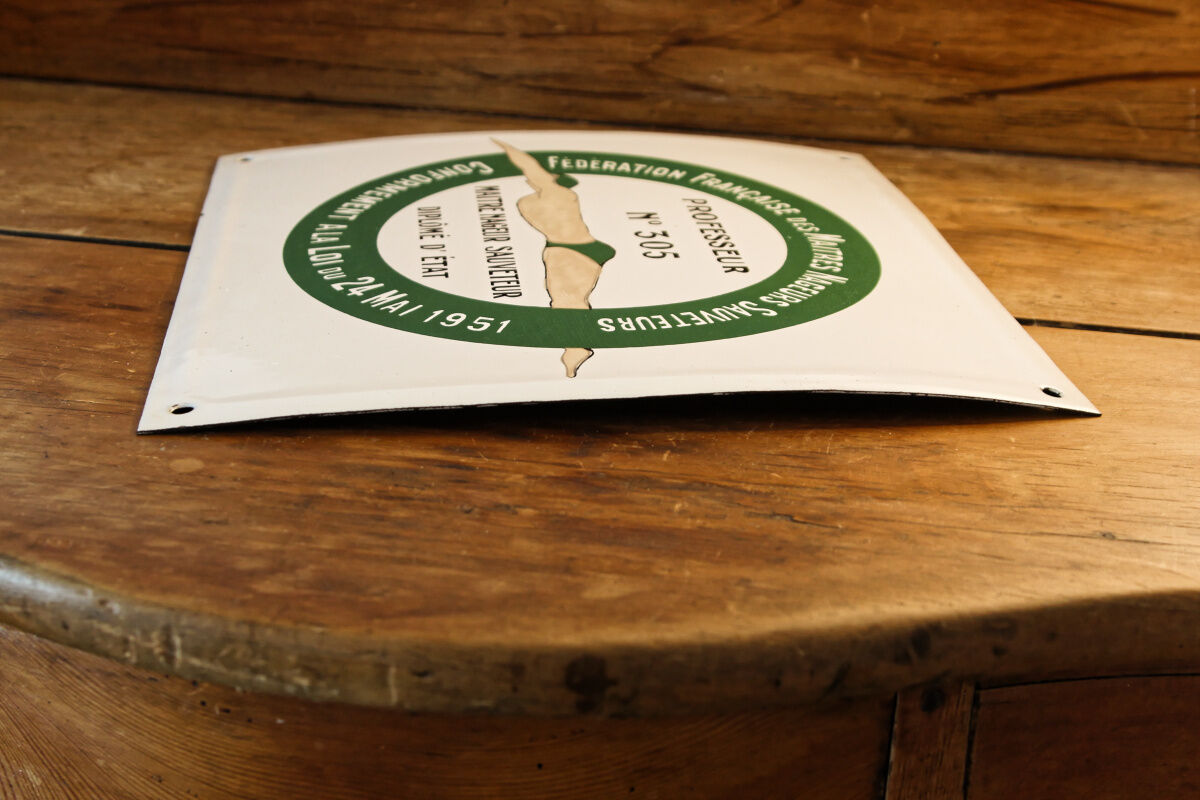 Enamelled lifeguard plaque