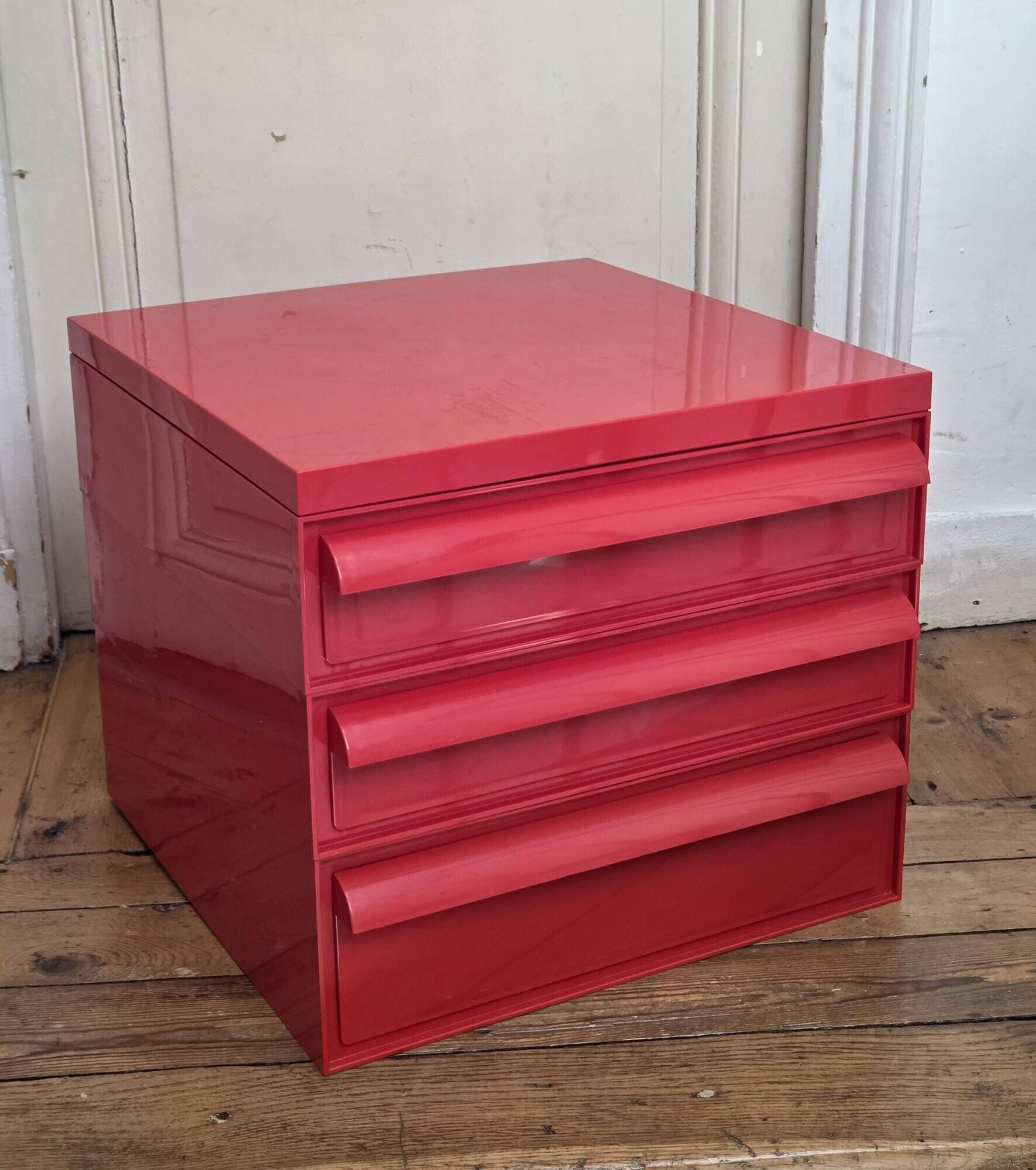 Kartell 4602 Simon Fussell – modular furniture with 3 drawers, red, Italy, 1970.