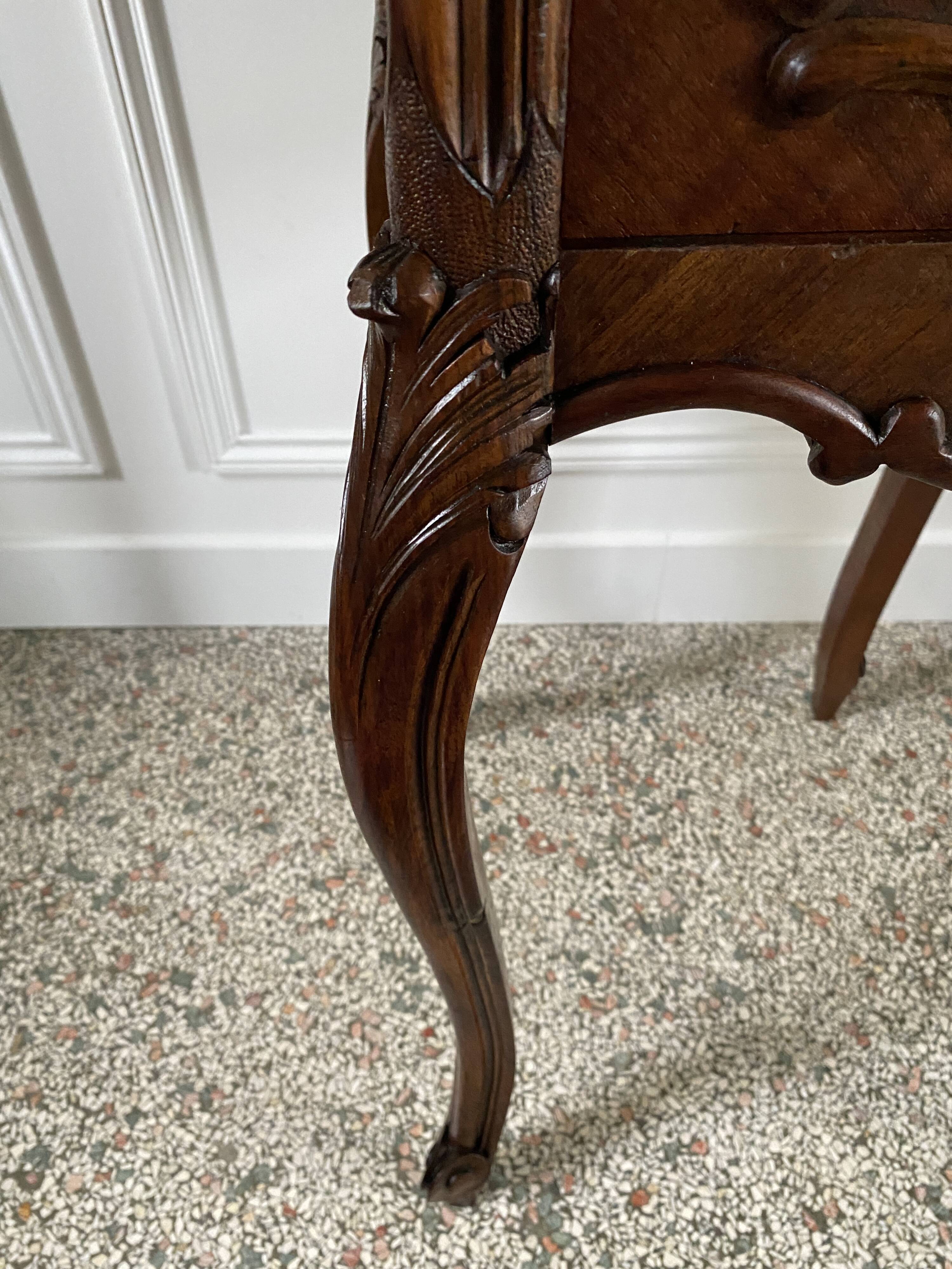 Bedside table / bedside table in veneered wood, molded and carved with foliage Louis XV style