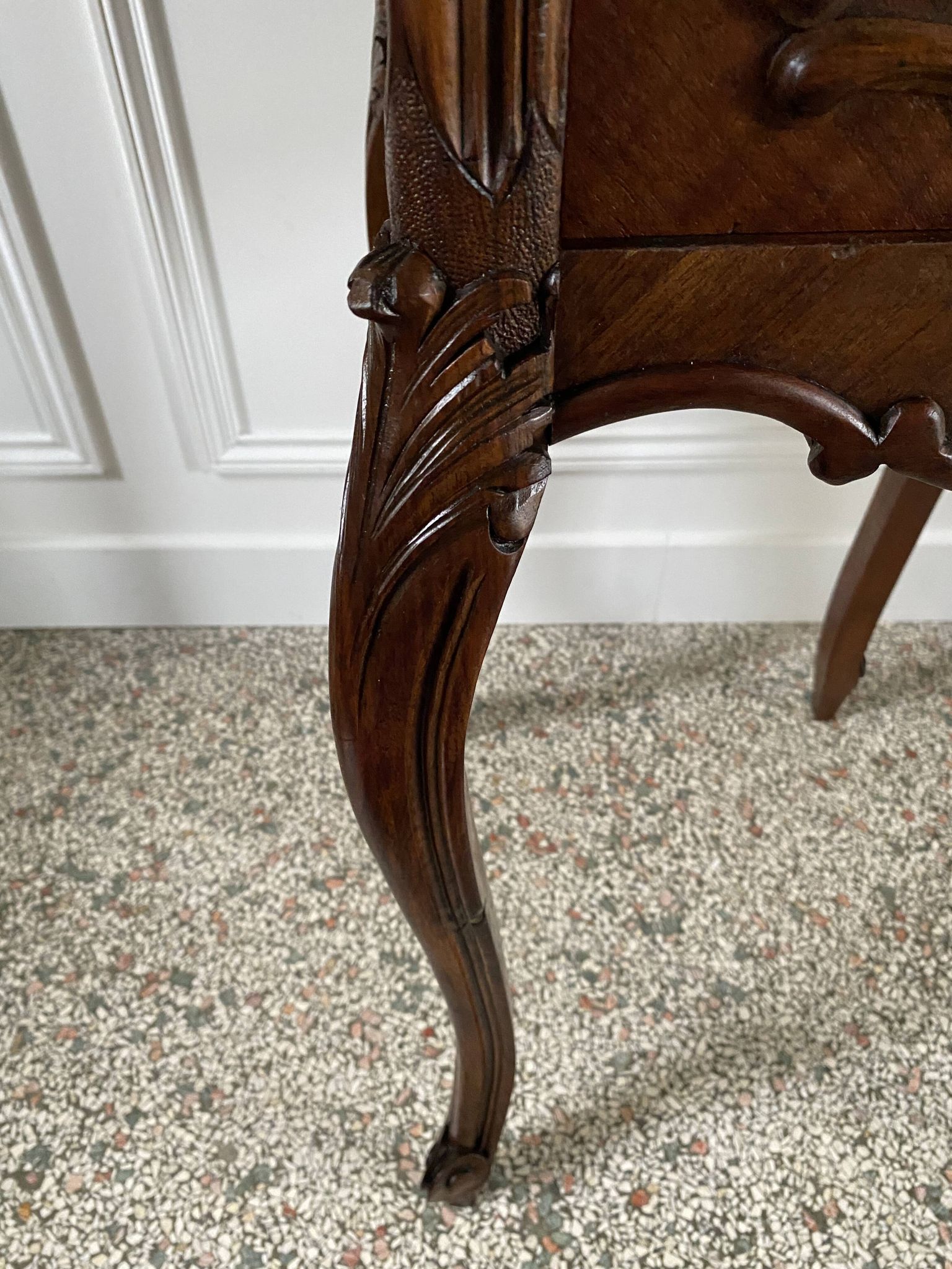 Bedside table / bedside table in veneered wood, molded and carved with foliage Louis XV style