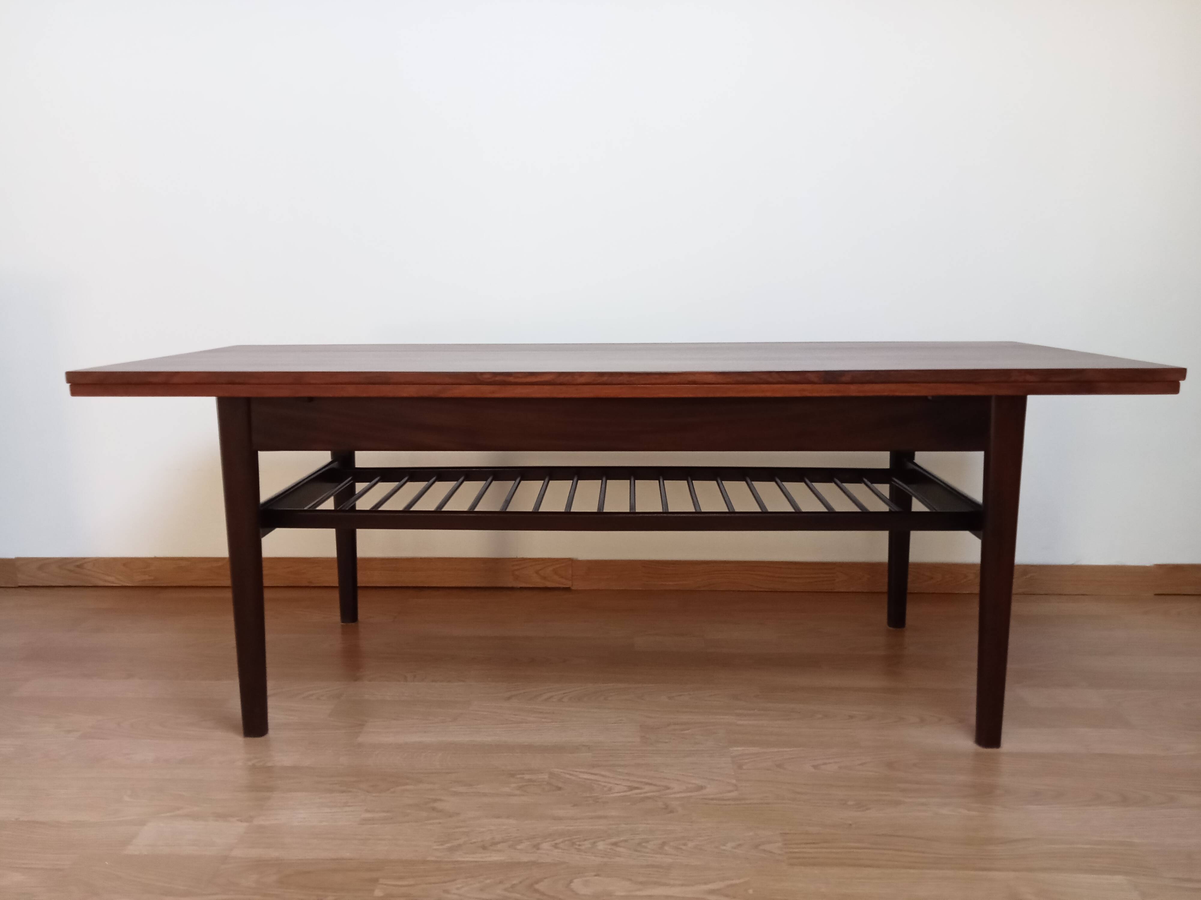 Lifting coffee table, Denmark, 1960s in teak