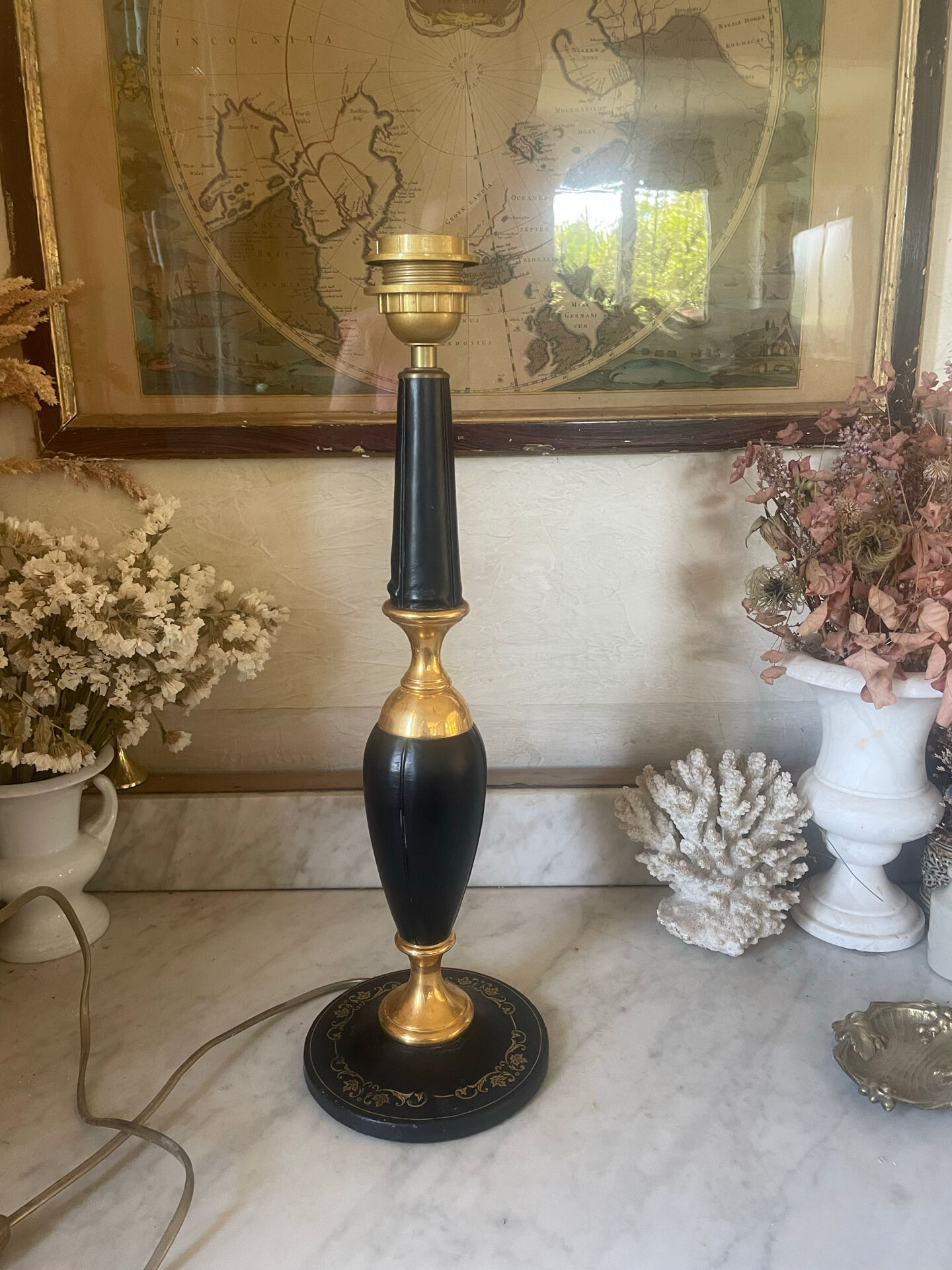 Black leather lamp Le Tanneur