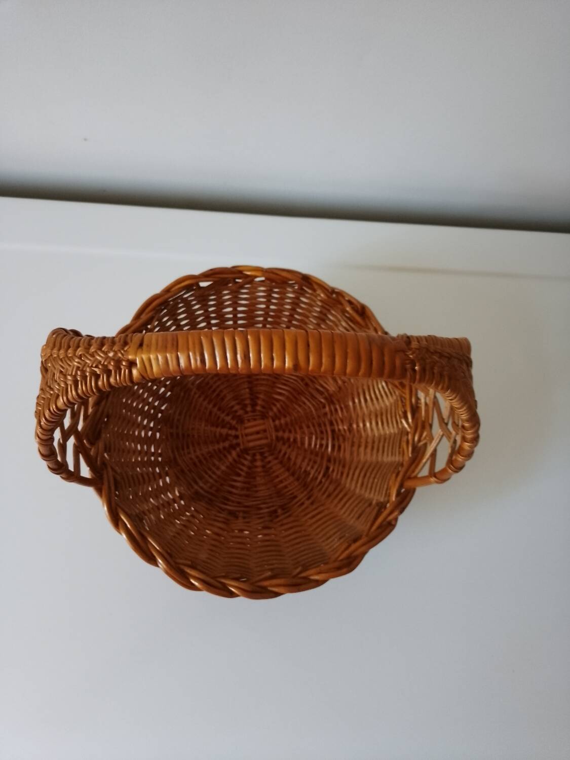 Woven wicker basket
