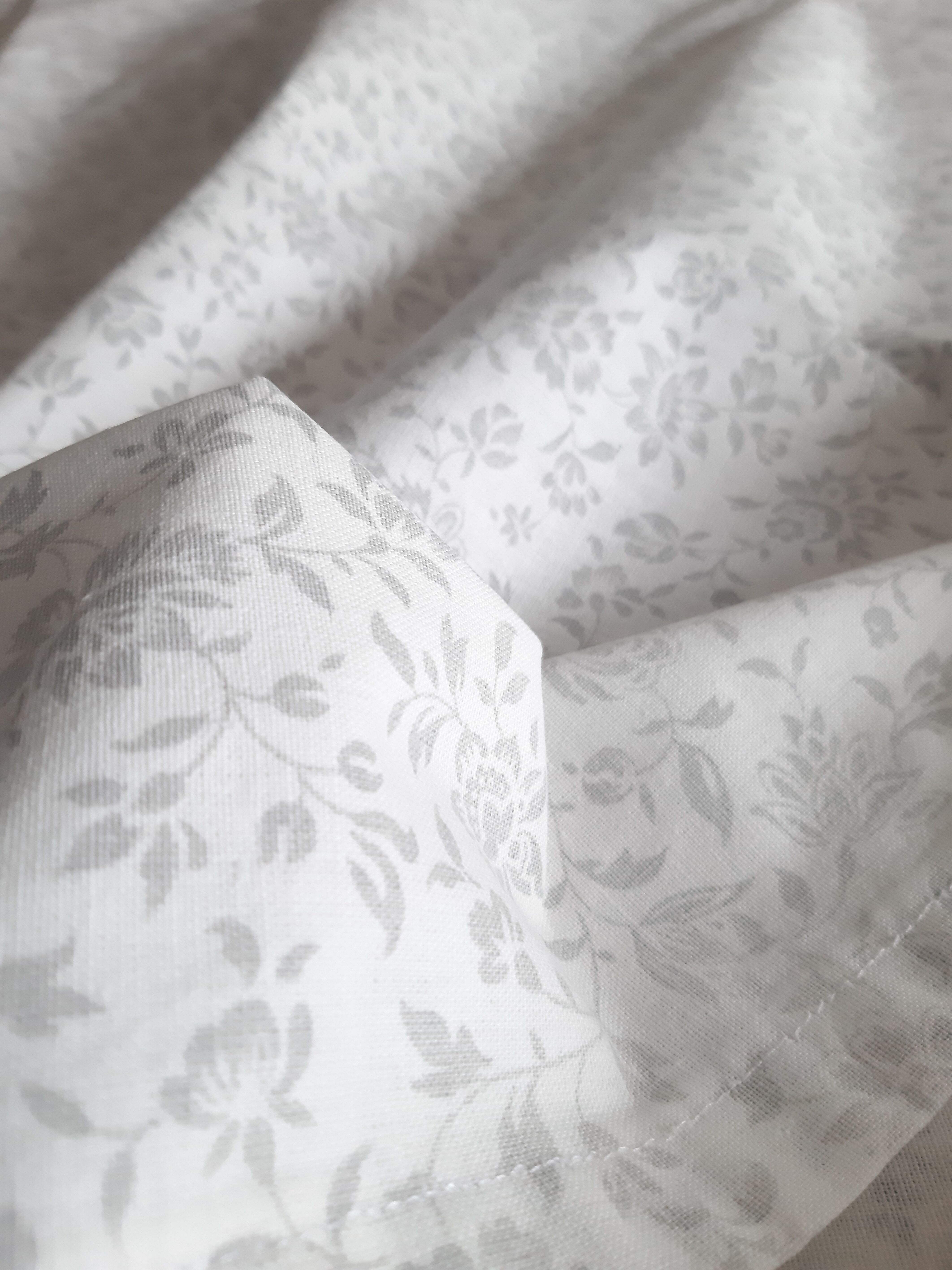 Tablecloth & towels