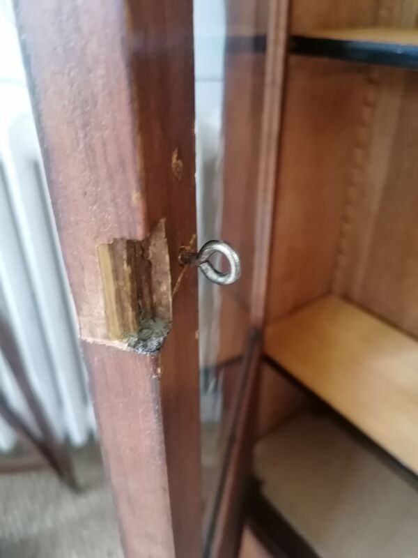 Petite vitrine ancienne