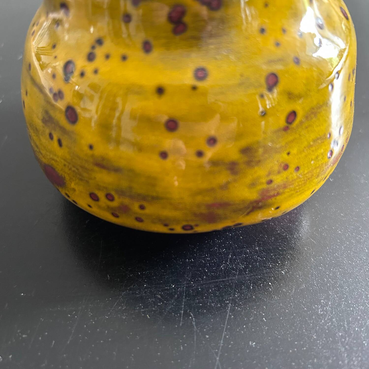 Vase en terre cuite jaune