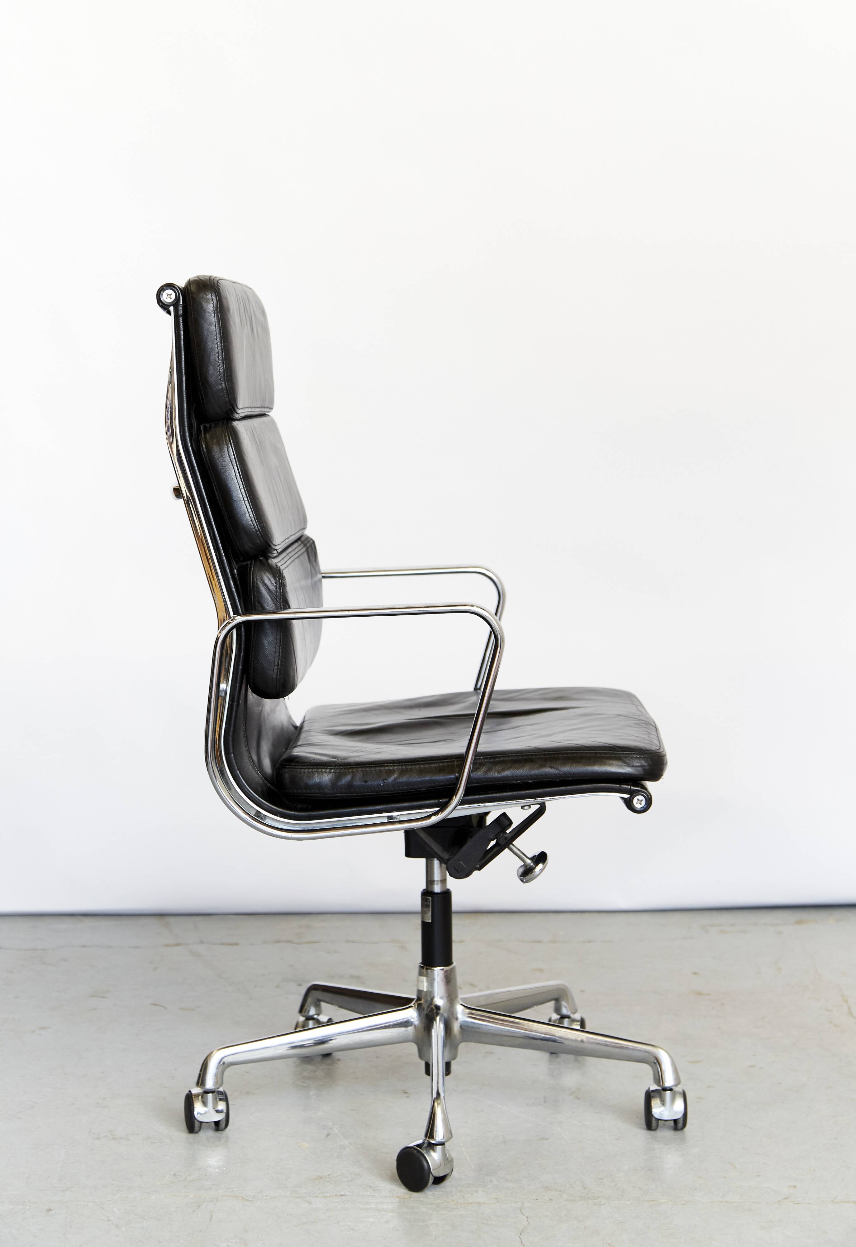 Charles & Ray Eames Softpad Executive Chair EA219 for Vitra