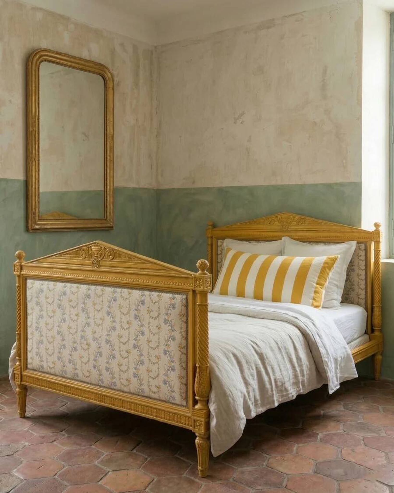 Sculpted and painted day bed frame in the Louis XVI style from the 19th century.