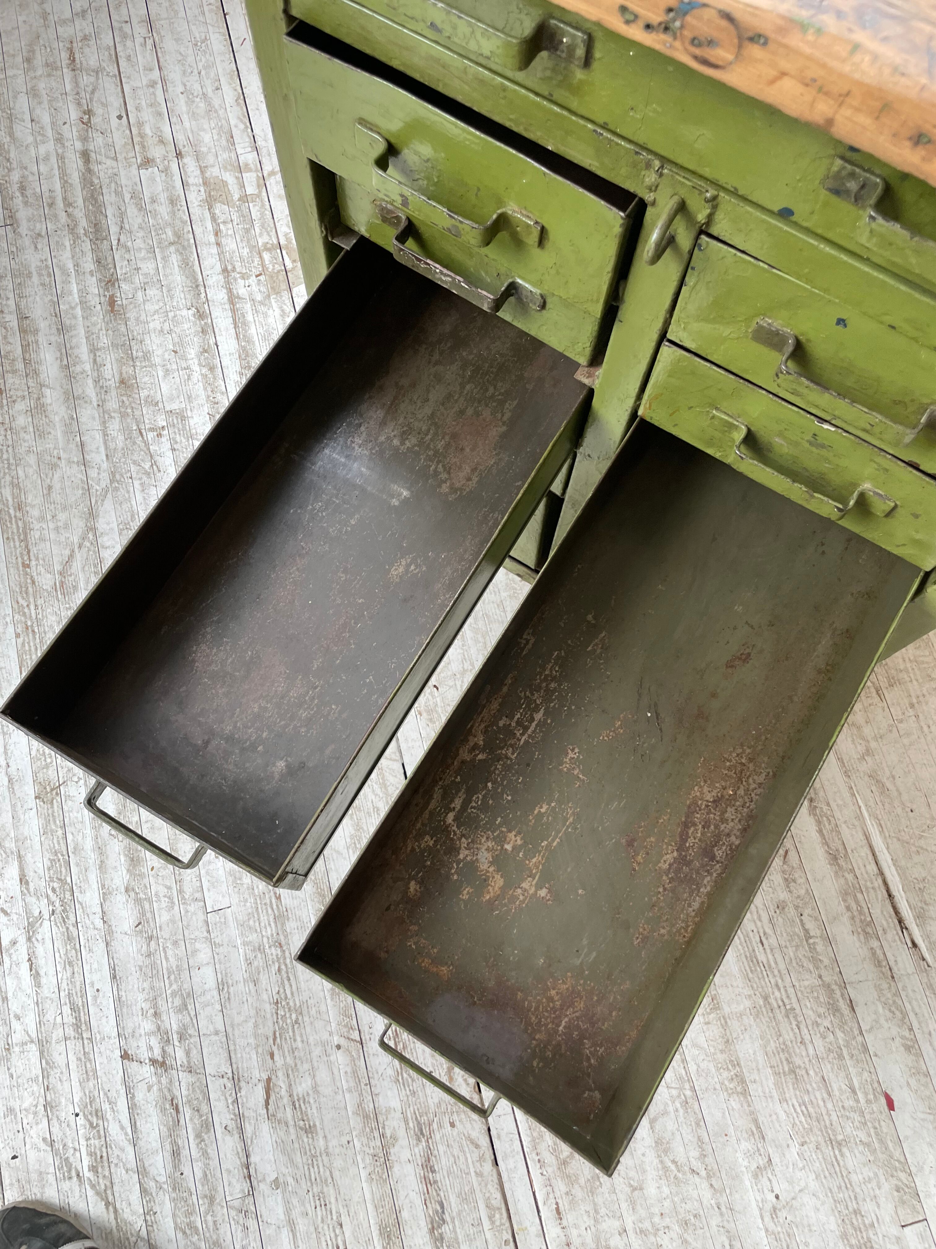 Meuble établi rangement militaire industriel vert