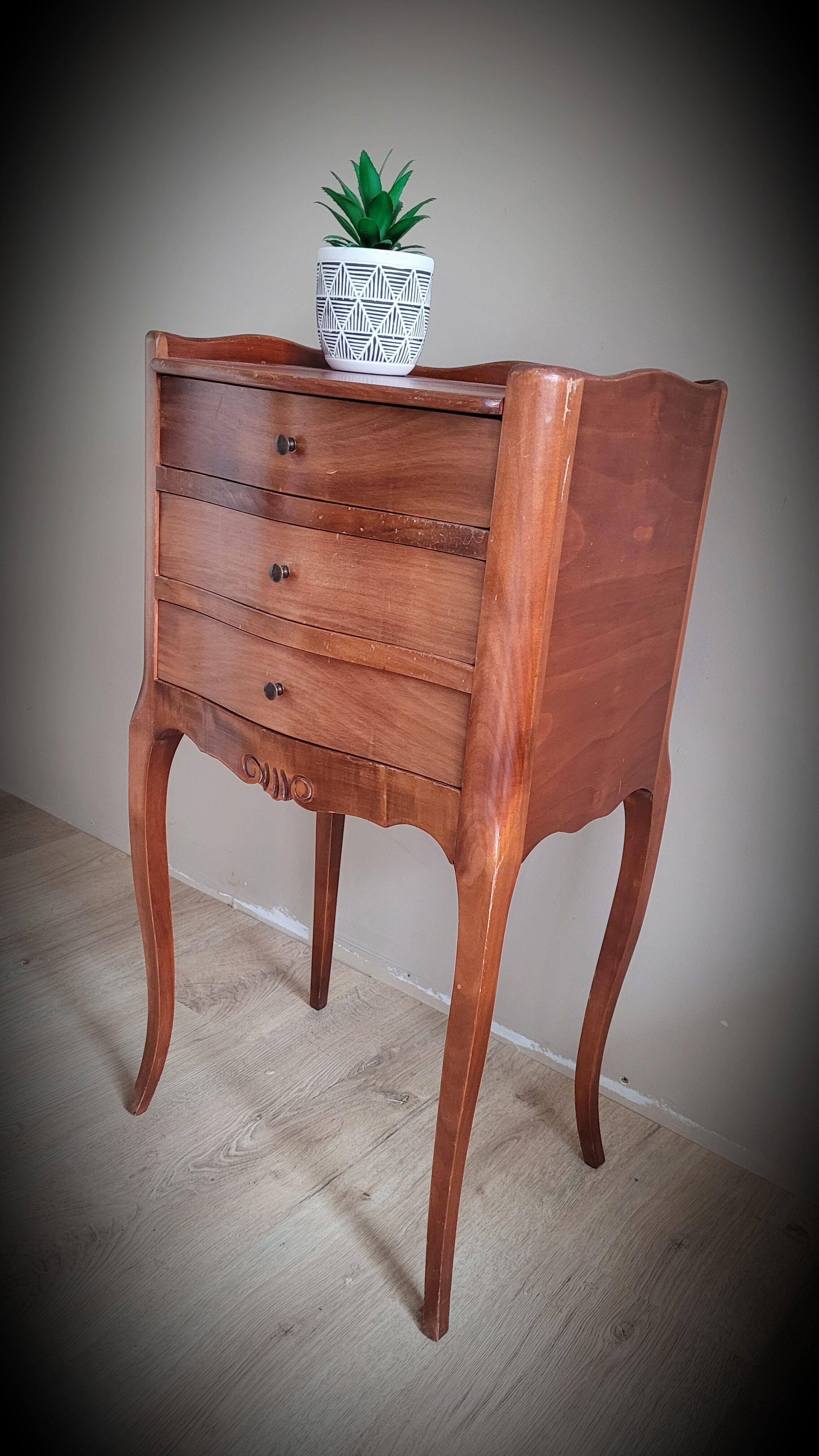 Regency bedside table with drawers