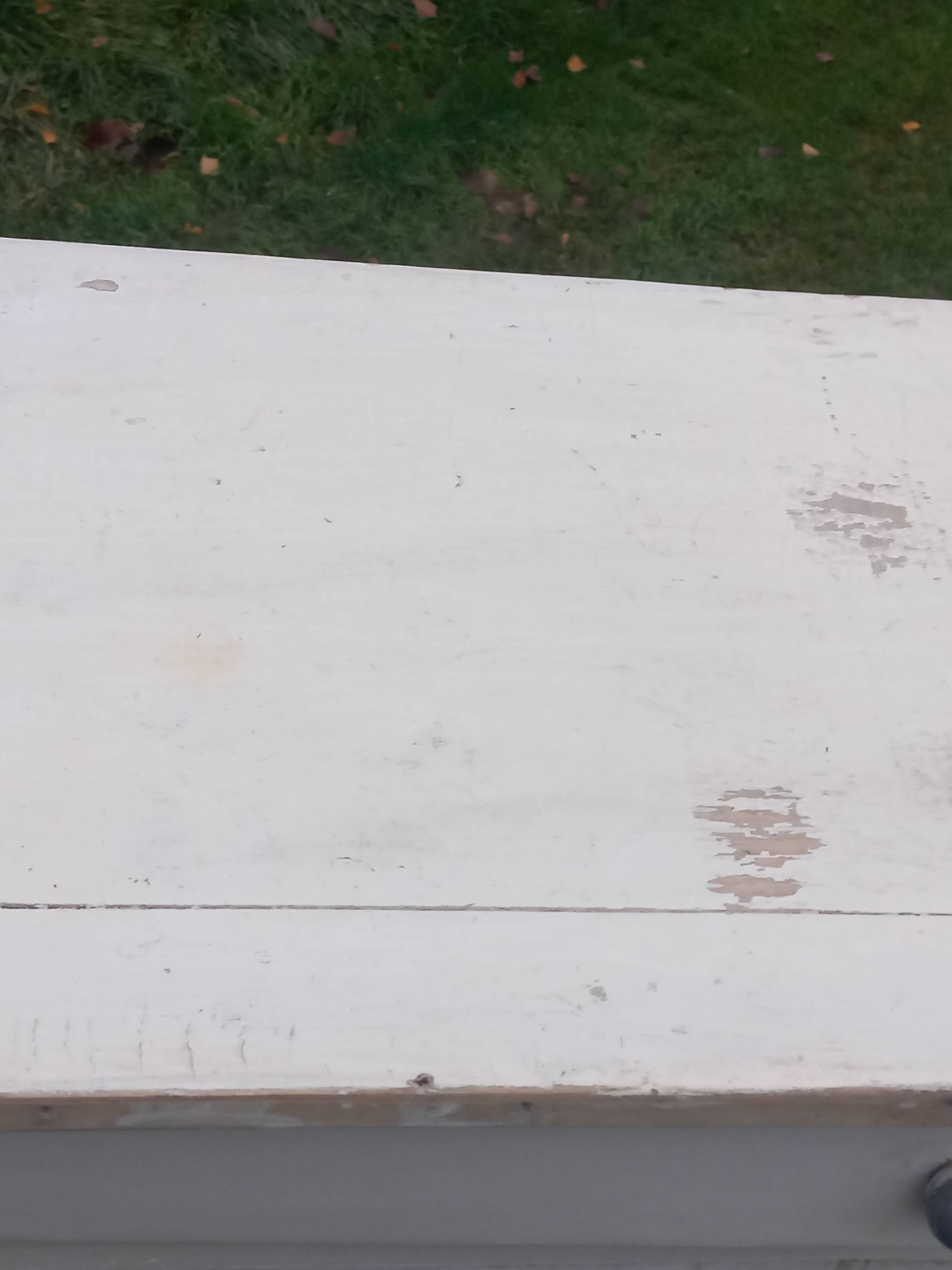 Buffet parisien ancien à patine blanche