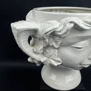 Grand cache-pot faïence blanche têtes de faunes vers 1900
