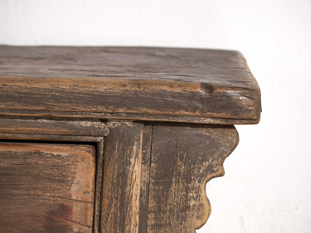 Table basse ancienne à tiroirs en bois de pin – Chine, vers 1900