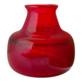 Vase en verre rouge par Erik Höglund pour Bodafors, années 1960.