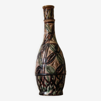 Gourd vase in high relief