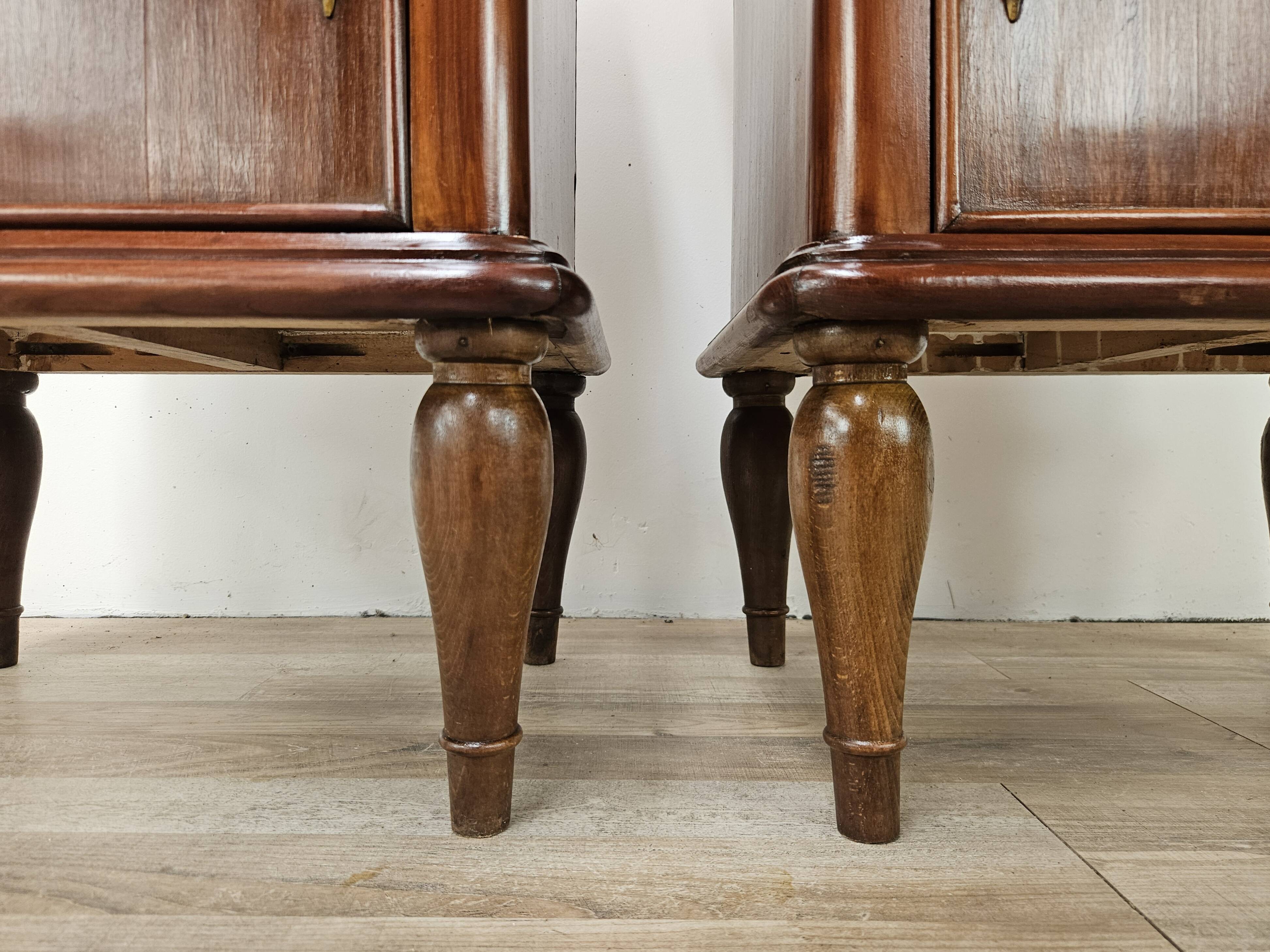 Pair of 1950s Art Decò bedside tables with mirrored top