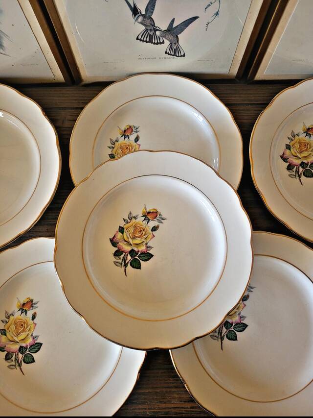 6 Gien Gardanne dinner plates, pink and yellow, with gold trim