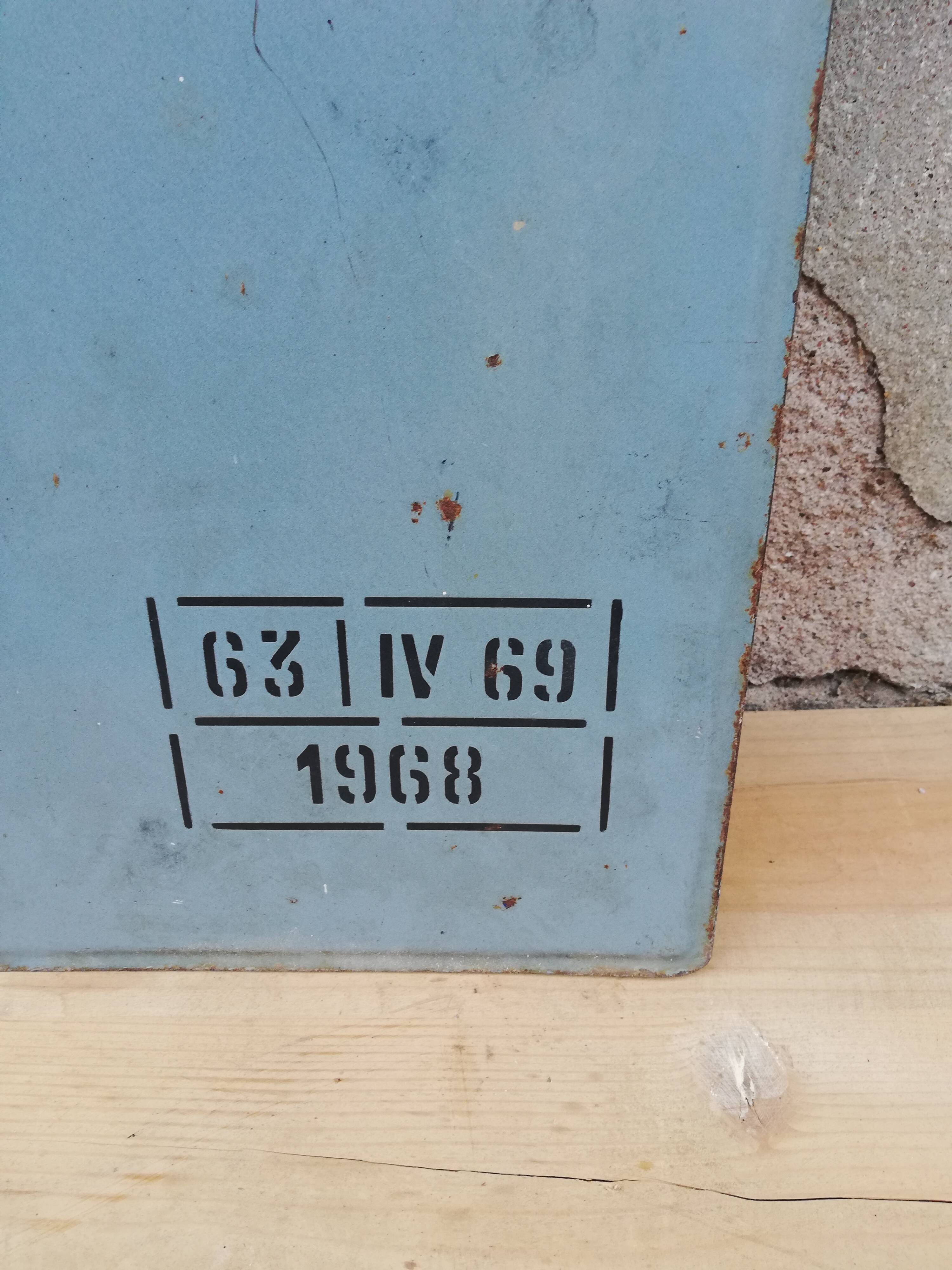 Enamelled plate former emergency post