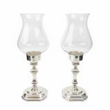 Pair of hurricane lamps – Silver-plated metal and glass.