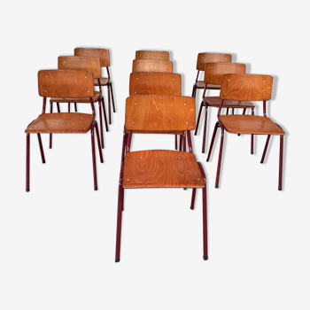 Lot de 10 chaises d'école bois miel et acier rouge, Pays Bas, années 70
