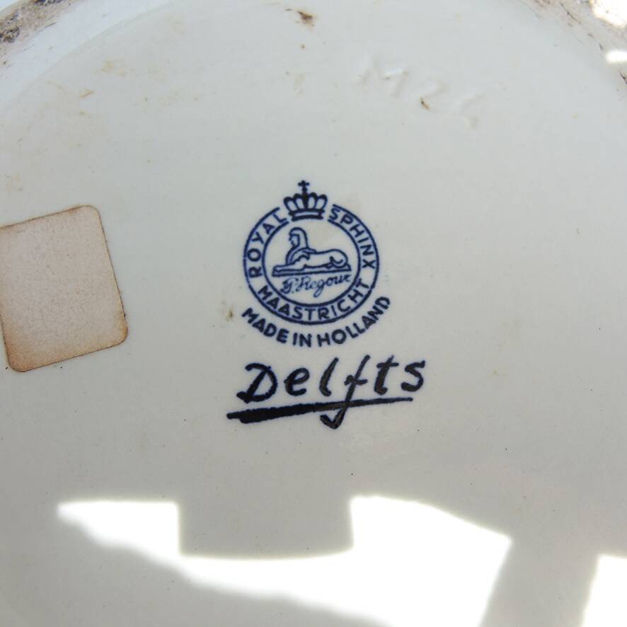 Former Royal Sphinx flowerpot Masstricht Delfts