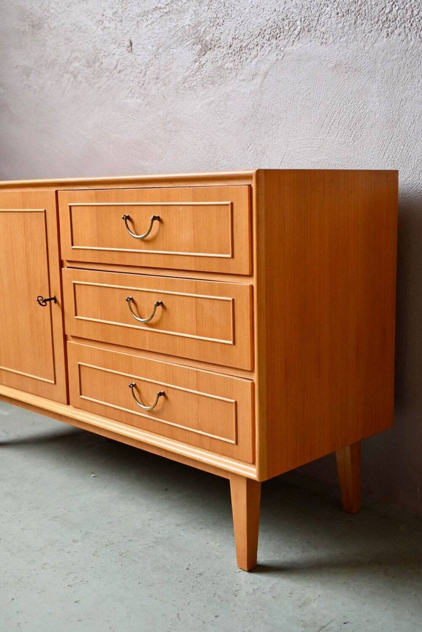 Petit buffet bahut scandinave années 50-60 chêne blond