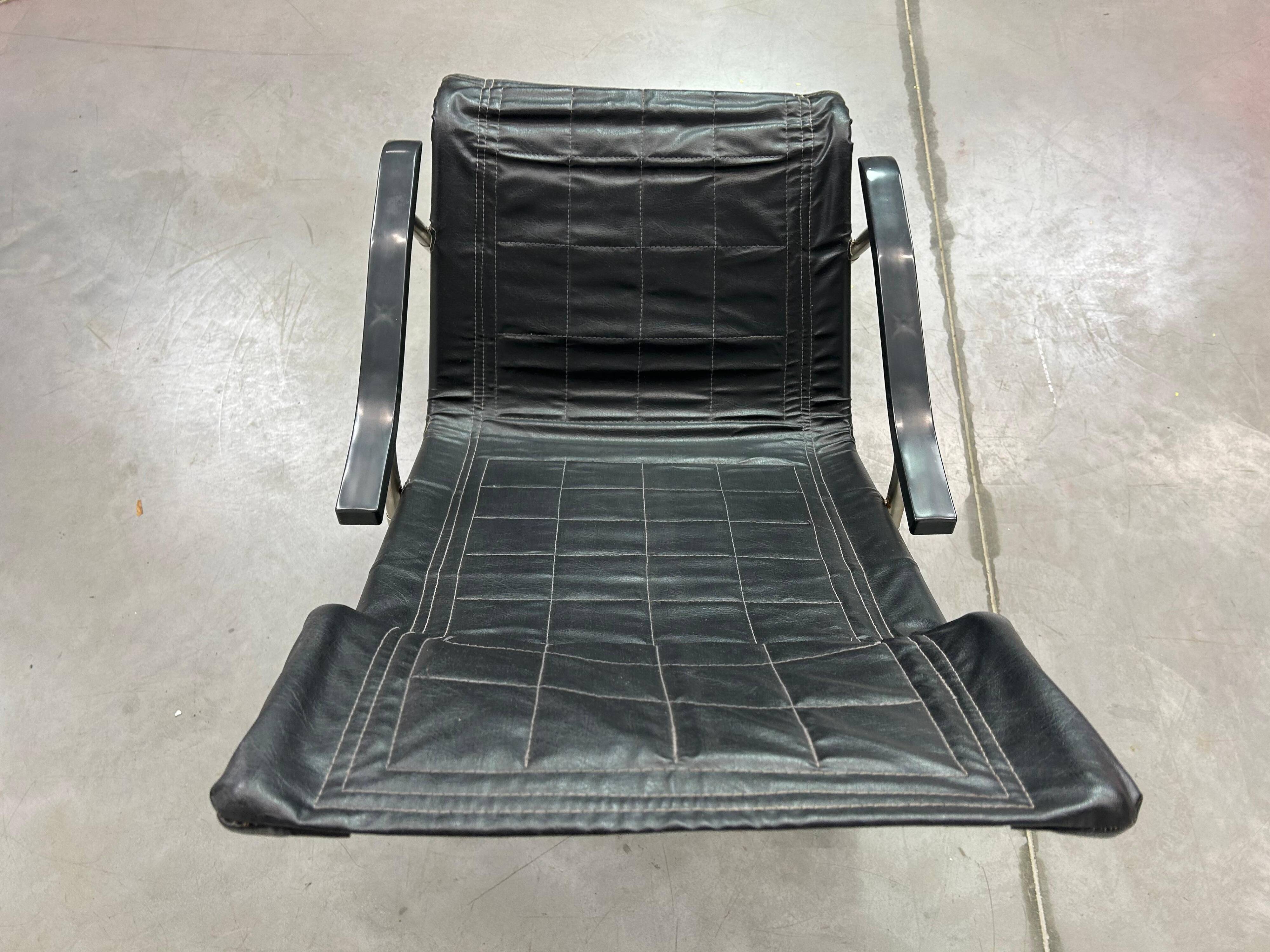 Japanese folding rocking chair by Nii Takeshi