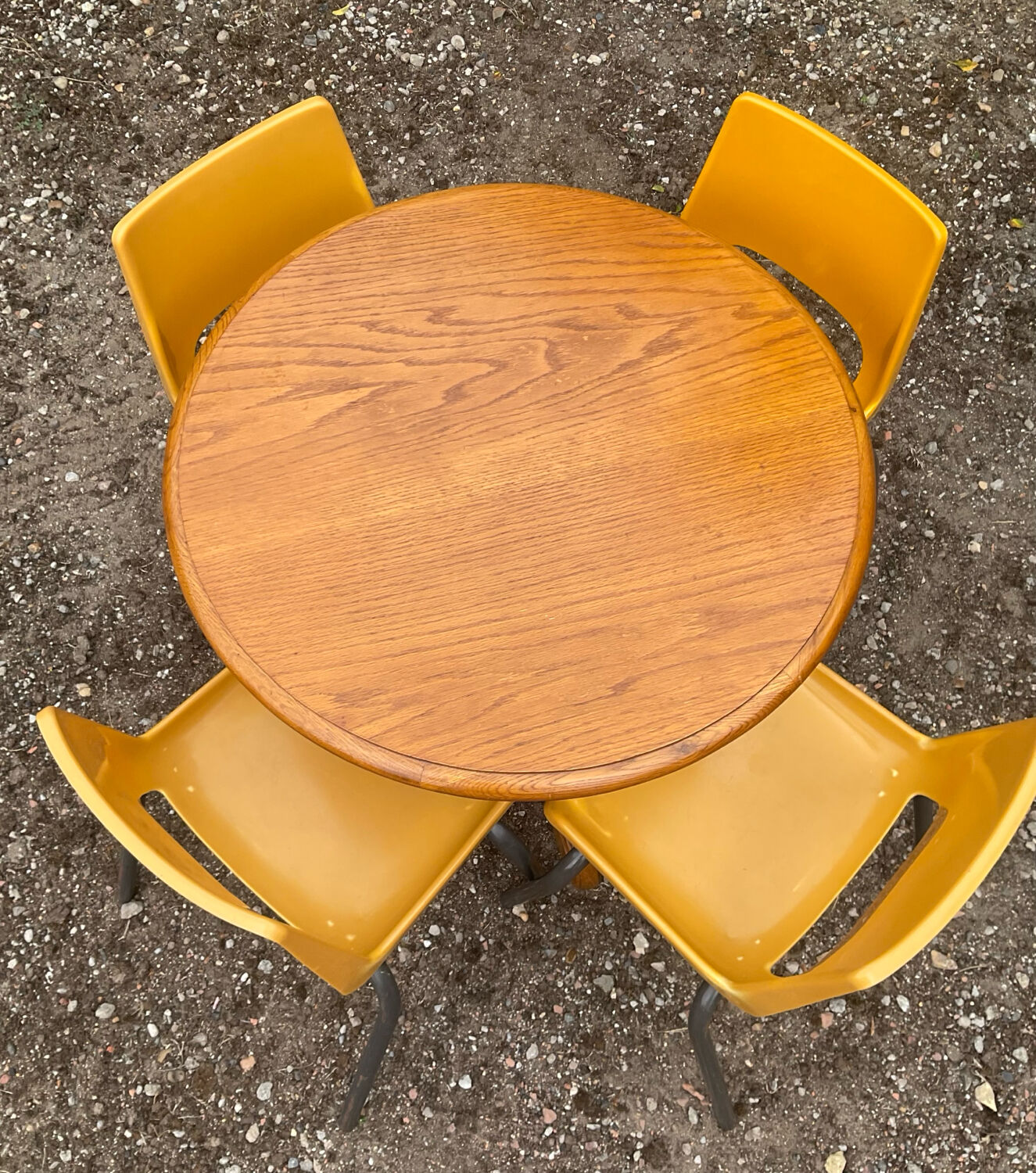 Vintage 70s table and 4 chairs set