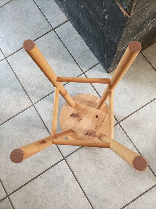 Aero-gummed solid wood stool dp 1023410
