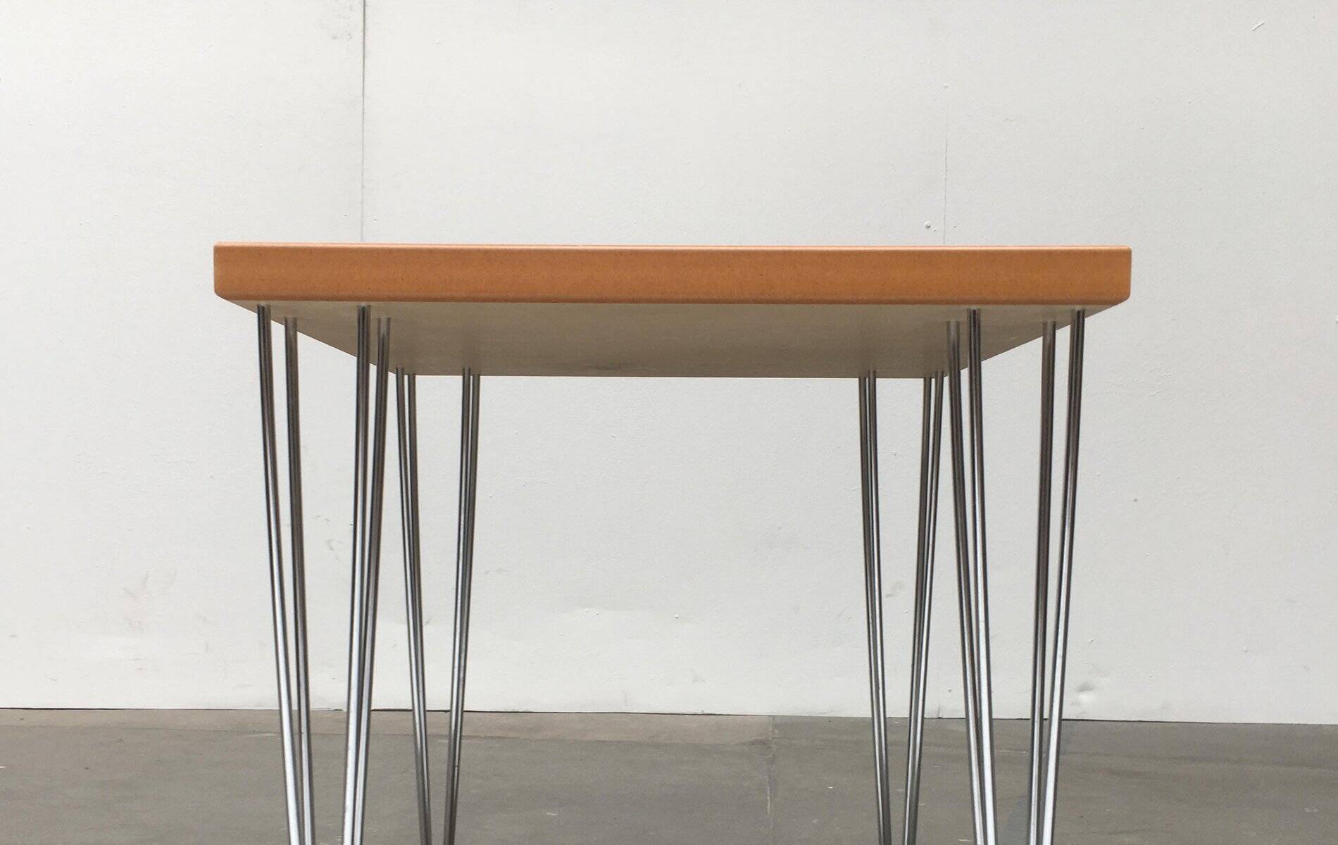 Vintage side table with hairpin legs from Denmark by Pin Age.